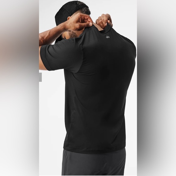 NWT Alo Yoga Conquer Reform Crewneck Short Sleeves in Black Size S - Picture 4 of 12